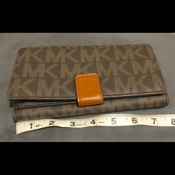 Michael Kors Wallet - Picture 3 of 6